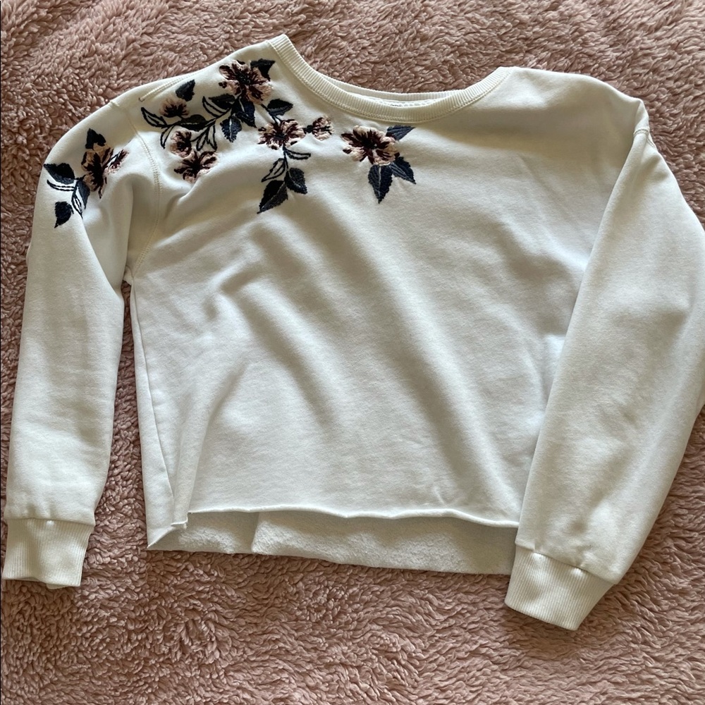 abercrombie cropped cream sweatshirt with florals